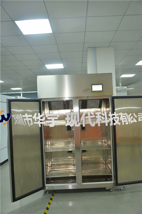 我司为江苏某外资公司提供1000L带PLC显示控制恒温恒湿柜(图1)
